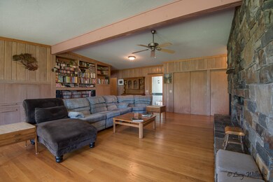 207 Living to Entry