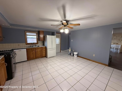 1014 Bennett St, Scranton, PA 18508 - photo 2