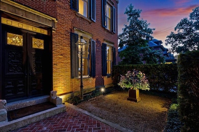 147 E Deshler