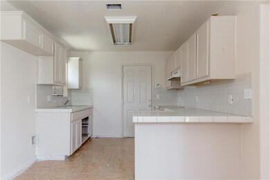 2710 Tesoro Dr, Weslaco, TX 78596 - photo 3