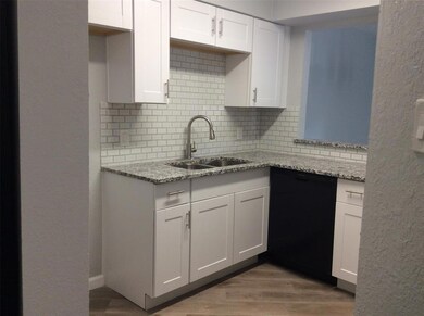 1608 Pecan Chase Cir unit 23, Arlington, TX 76012 - photo 2