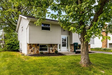 1755 Brookfield Square N, Columbus, OH 43229 - photo 2