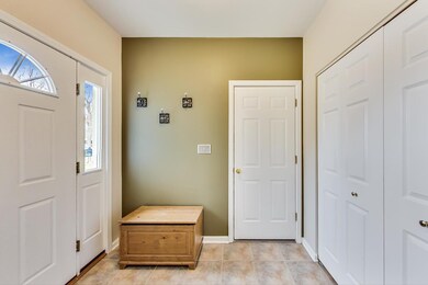 320 Rowan Ct, Naperville, IL 60540 - photo 5