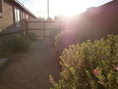 7553 N 21st Ave Bk Yard 003