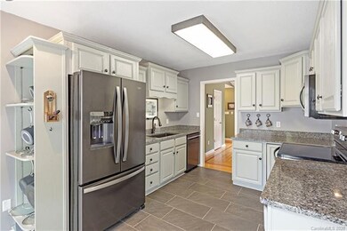 301 Kingbird Ln, Asheville, NC 28803 - photo 4