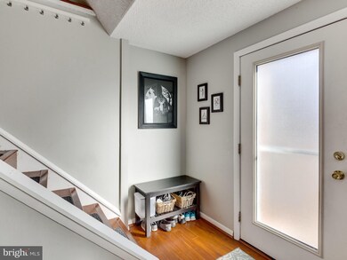 8665 Maple Glen Ct, Springfield, VA 22153 - photo 4