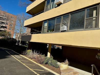 LeHavre on the Water unit 2D, Flushing, NY 11357 - photo 3