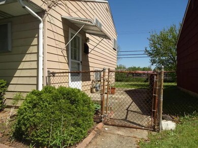 Side entry - patio