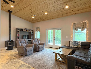 4) 63077-68ca35578b293