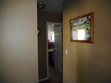 811 Stephan Ave, Waterloo, IA 50701 - photo 3