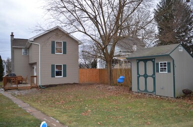 627 Mahoning St, Milton, PA 17847 - photo 4