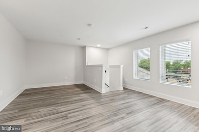 19520 Village Walk Dr unit 3-201, Montgomery Village, MD 20886 - photo 6