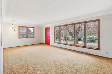 1313 Burnham Ave, Des Moines, IA 50315 - photo 5