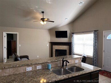 8986 S 253rd East Ave, Broken Arrow, OK 74014 - photo 4