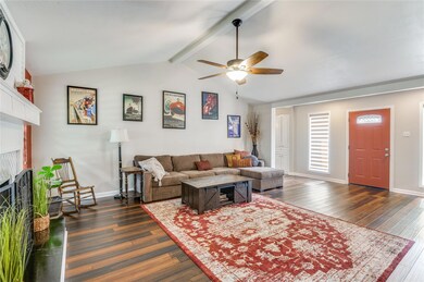 916 Columbus Ct, Bedford, TX 76022 - photo 4