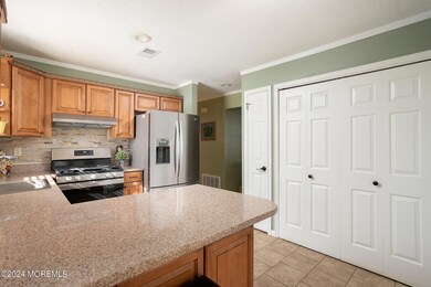 67 Farnworth Close unit 1000, Freehold, NJ 07728 - photo 7