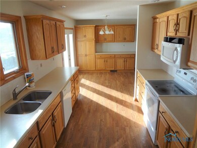 2927 Saint Andrews Dr, Findlay, OH 45840 - photo 5