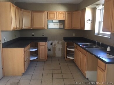 15047 S Xenophon Ave, Glenpool, OK 74033 - photo 3