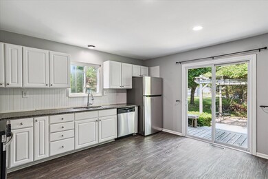 13-4776-Joan-Ln-Pinckney-MI-48169-Window