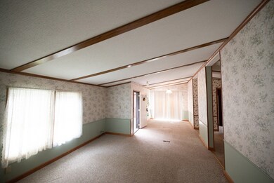 106 Patricia Ln, Orange, MA 01364 - photo 4