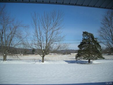 6113 Glenn Ave, Coopersburg, PA 18036 - photo 4