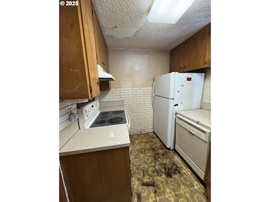 12827 SE Stark St unit B4, Portland, OR 97233 - photo 5