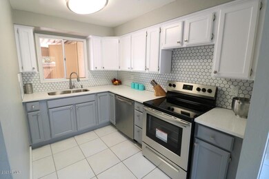 7663 E Minnezona Ave unit C12, Scottsdale, AZ 85251 - photo 4