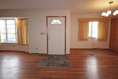 1212 Ironwood Dr, Columbus, OH 43229 - photo 2