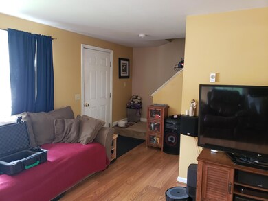 5- Living 1 - 81 Baldwin