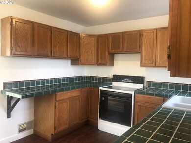 3123 SW Kirk Ave, Pendleton, OR 97801 - photo 6