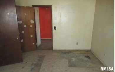 621 W 15th St, Davenport, IA 52803 - photo 4