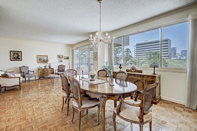 Open dining room area allows for having large fami