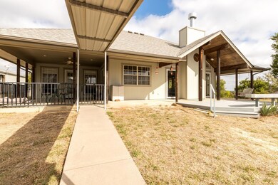 622 Mcfarland Ln, Weatherford, TX 76088 - photo 2