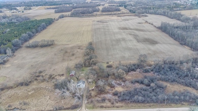 2245 E Decorah Rd, West Bend, WI 53095 - photo 3