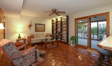 Ave De Carlotta - Family Room
