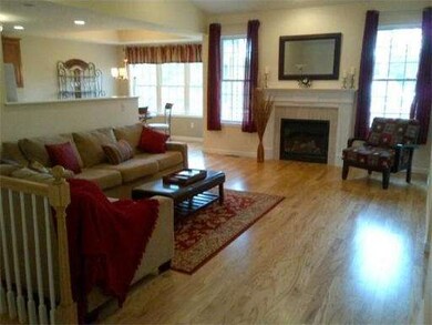 19 Maple Crest Cir, Holyoke, MA 01040 - photo 2