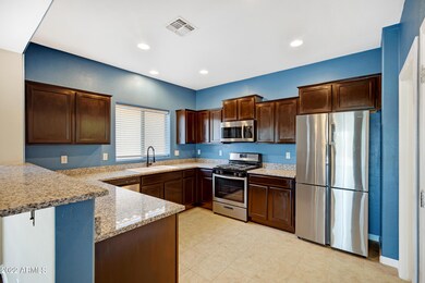 2262 N Hudson Ct-12