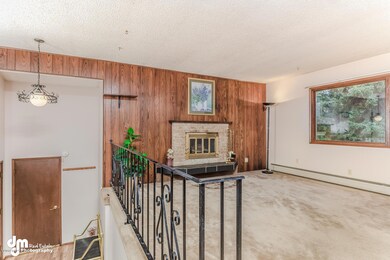 1711 Burlington Street-large-033-Living
