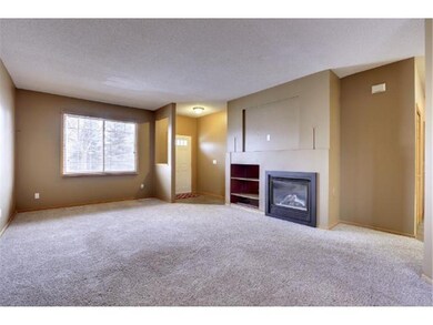 Nice foyer space!
