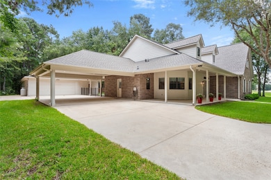 Porte cachere/Carport is 558 sq ft.