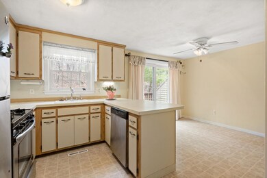 30 Hawkstead Hollow unit 27, Nashua, NH 03063 - photo 3