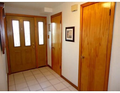 Entry/Foyer.
