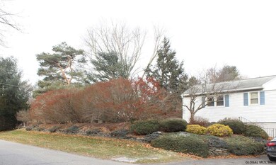 35 St Stephens Ln E, Schenectady, NY 12302 - photo 4