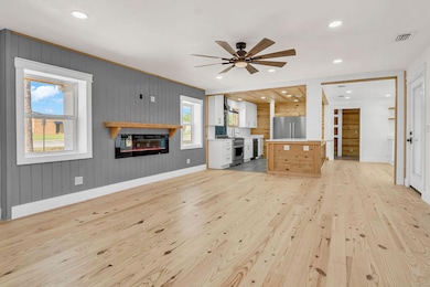 498 Alabama St, Crestview, FL 32536 - photo 2