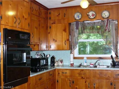 2104 Lamar Dr, Asheboro, NC 27203 - photo 5