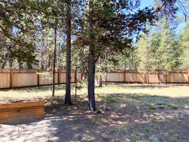 17205 Kingsburg Rd, Bend, OR 97707 - photo 3
