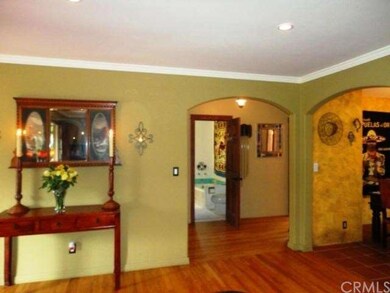 Hardwood Floors, Curved Doorways, Crown Molding & 