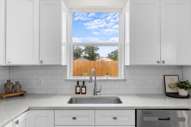 7904 Sealey St, Houston, TX 77088 - photo 4