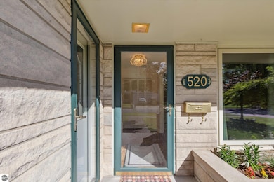 520 Yale Ave, Alma, MI 48801 - photo 6