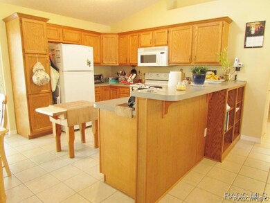 1107 E Rockefeller Ln